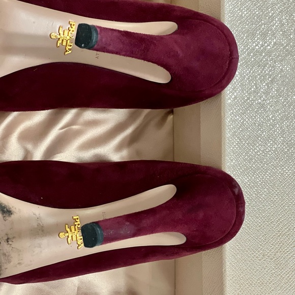 Elegant Prada Suede Mules
Burgundy
Peep-Toes
Stiletto Heels with Platform - Picture 3 of 5